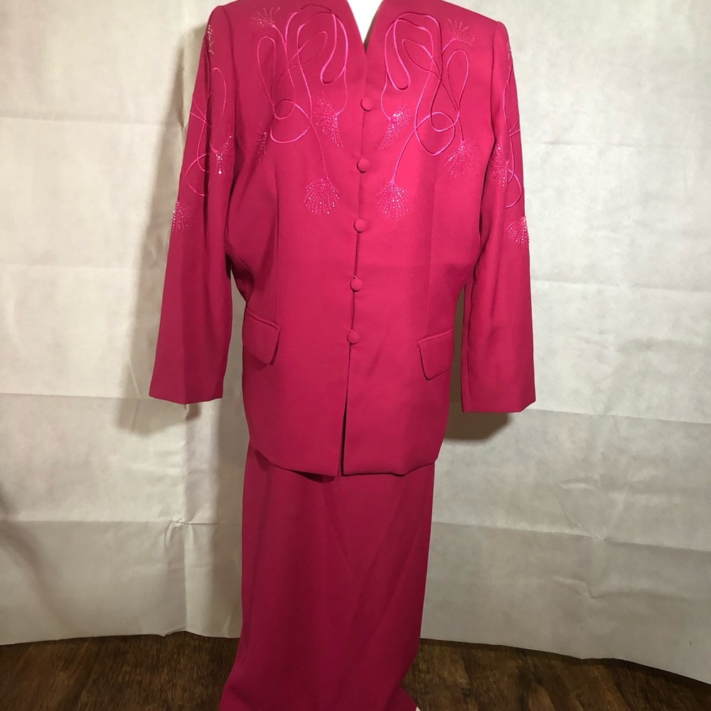 Beautiful 2-piece pink suit